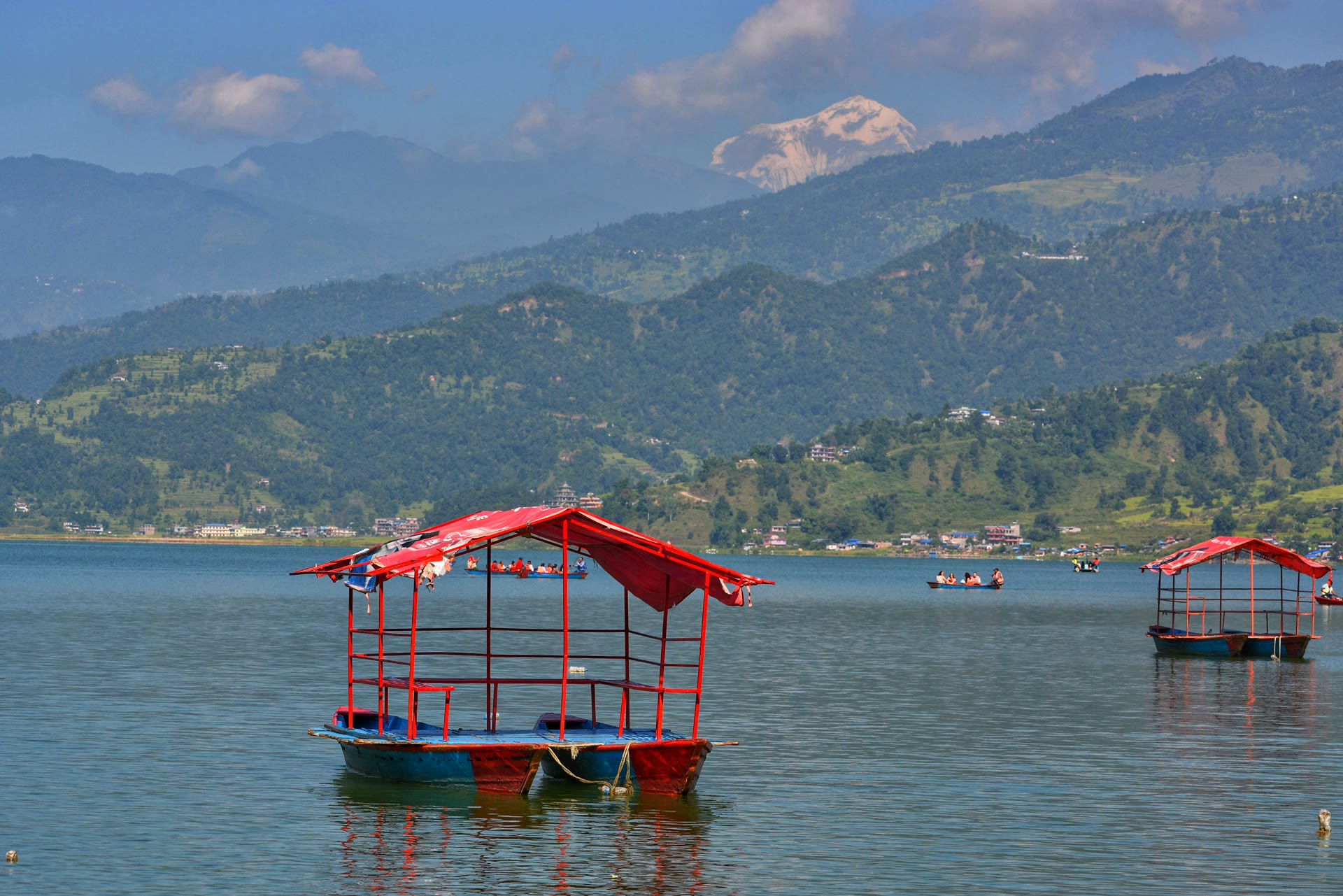 Serene Lakes & Valleys